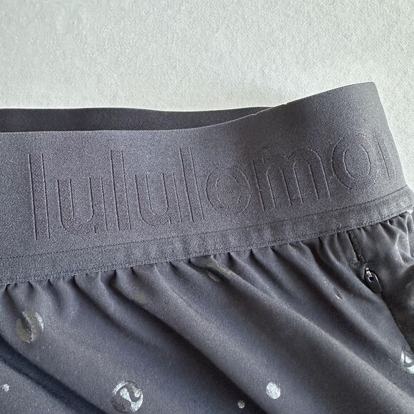 Lululemon Hotty Hot High Rise Lined Women's Sz 6 Short 4" Poco Logo Foil Black - Picture 3 of 6